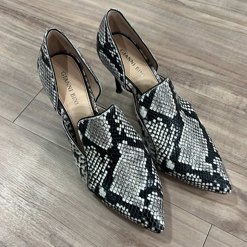 Snakeskin Patterned Heels - Picture 3 of 4